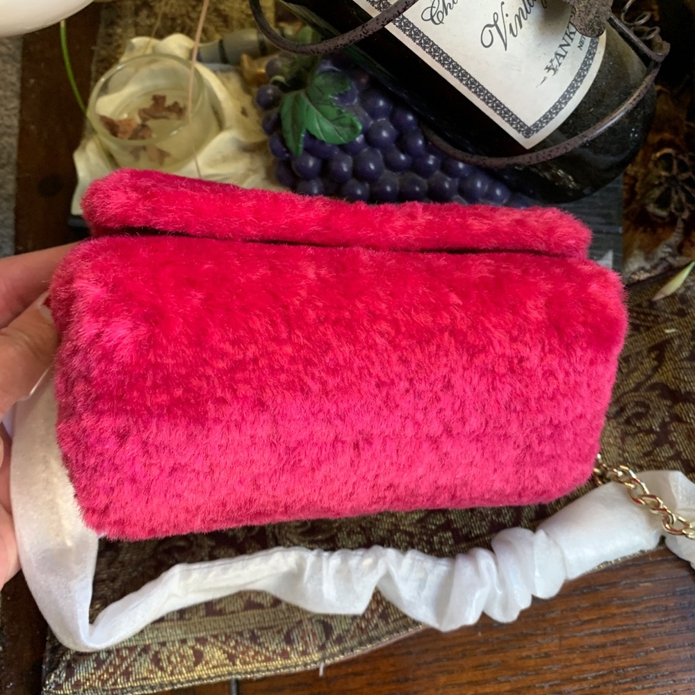 Authentic KATE SPADE FAUX FUR TURNLOCK Small CLUTCH/Crossbody - Picture 4 of 15